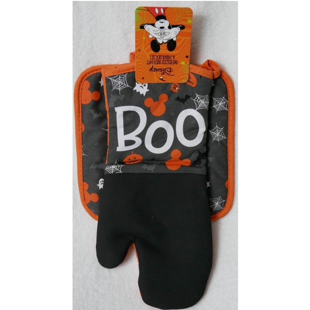 Disney Halloween Oversized Oven Mitt & Potholder Set
